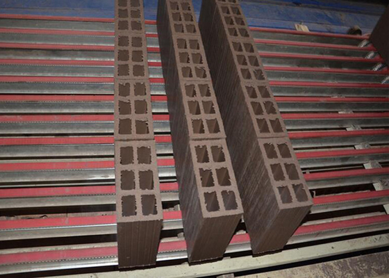 उच्च परिशुद्धता मिट्टी की ईंट काटने की मशीन 2.1 मीटर स्लिवर लंबाई और 12-16 प्रति मिनट कटौती मॉडल QTQD-1 के साथ