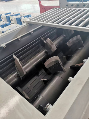 औद्योगिक मिश्रण के लिए 90 या 110kw पावर और 380V 50Hz के साथ 50-65 M3/h ट्विन शाफ्ट पैडल मिक्सर