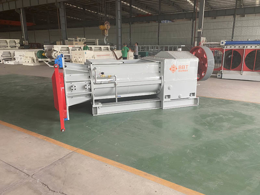 सटीक मिश्रण के लिए 45-50m3/घंटा उत्पादन क्षमता, 550mm घूर्णन व्यास, और 30rpm घूर्णन गति वाला डबल शाफ्ट मिक्सर