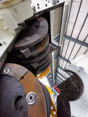 अनुकूलन योग्य हैमर मिल क्रशर ≤3 मिमी सामग्री आउटलेट, 320kw पावर और खनिज प्रसंस्करण के लिए 2 साल की वारंटी के साथ