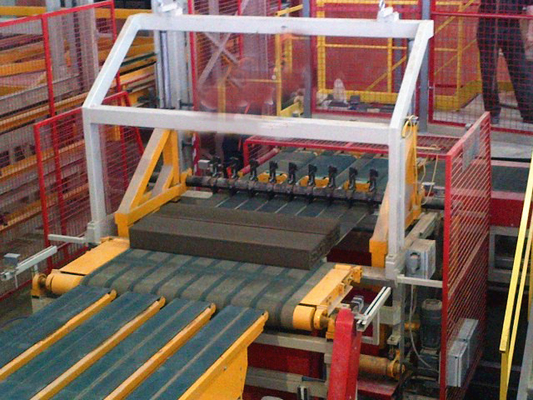 520 मिमी अधिकतम कटाई चौड़ाई और श्रम बचाने के लिए 6-8 बार/मिनट कटाई चक्र के साथ हाइड्रोलिक मिट्टी ईंट काटने की मशीन