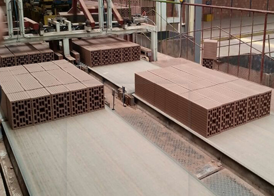 उच्च परिशुद्धता मिट्टी की ईंट काटने की मशीन 2.1 मीटर स्लिवर लंबाई और 12-16 प्रति मिनट कटौती मॉडल QTQD-1 के साथ