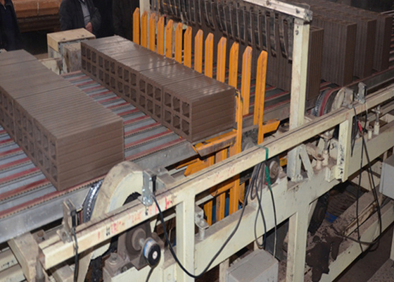 QTQD-1 मॉडल क्ले ईंट काटने की मशीन, 1254 मिमी लंबाई और सटीक ईंट की दीवार काटने के लिए अधिकतम काटने की ऊंचाई 300 मिमी