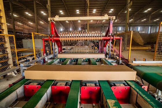 100 टन/दिन से 1200 टन/दिन सिंक्रोनस डाउन-प्रेस कटिंग मशीन क्ले हॉलो ब्लॉक और सॉलिड ब्रिक्स कटिंग के लिए