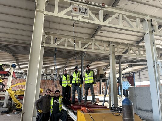 मिट्टी की ईंट उत्पादन लाइनों के लिए पूरी तरह से स्वचालित पैलेटलेस ईंट अनलोडिंग और पैकिंग प्रणाली