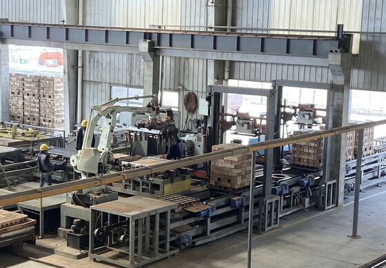 मिट्टी की ईंट उत्पादन लाइनों के लिए पूरी तरह से स्वचालित पैलेटलेस ईंट अनलोडिंग और पैकिंग प्रणाली
