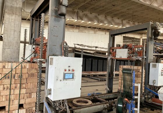 मिट्टी की ईंट उत्पादन लाइनों के लिए पूरी तरह से स्वचालित पैलेटलेस ईंट अनलोडिंग और पैकिंग प्रणाली